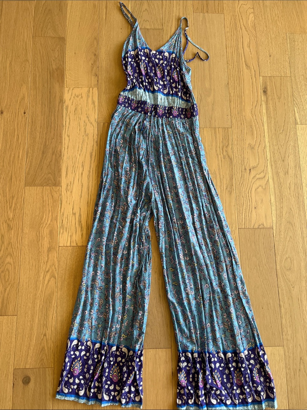 Womens size small. JAASe
